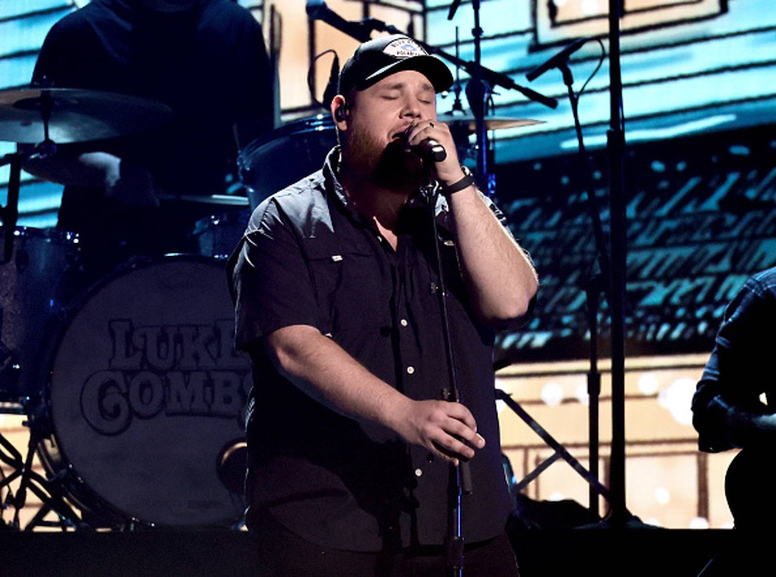 luke combs tour gillette