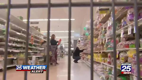 Massachusetts shoppers stock up on groceries ahead of winter storm