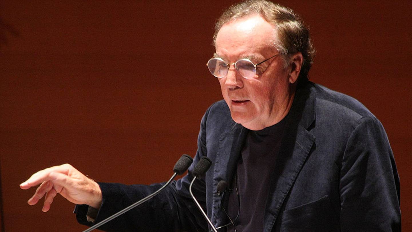 Author James Patterson gives $500 holiday bonuses to workers at 32 Massachusetts bookstores