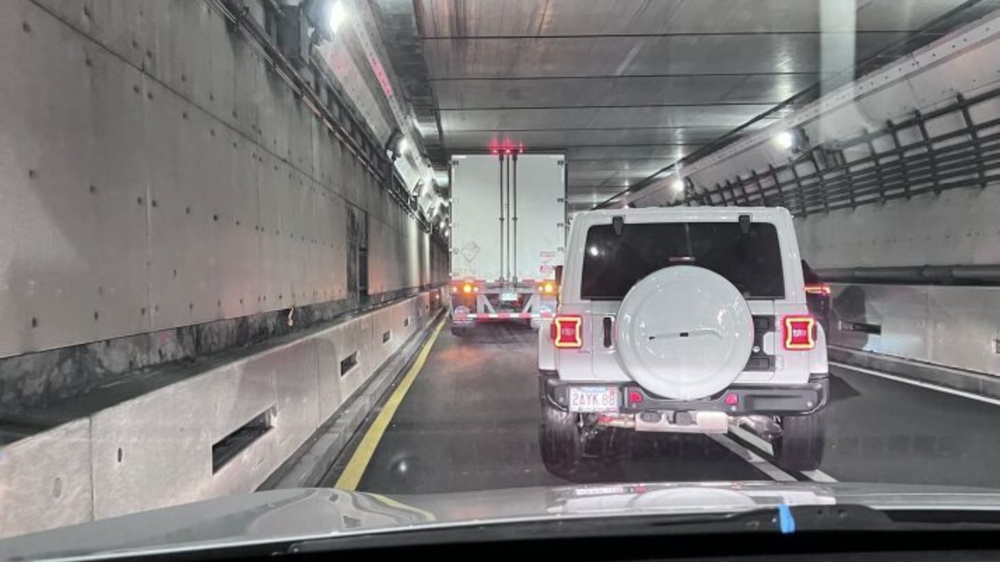 Truck stuck in Boston’s Sumner Tunnel causes major delays – Boston 25 News