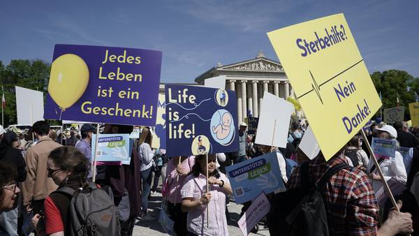 Abortion in Germany should be decriminalized during pregnancy's first 12 weeks, experts recommend