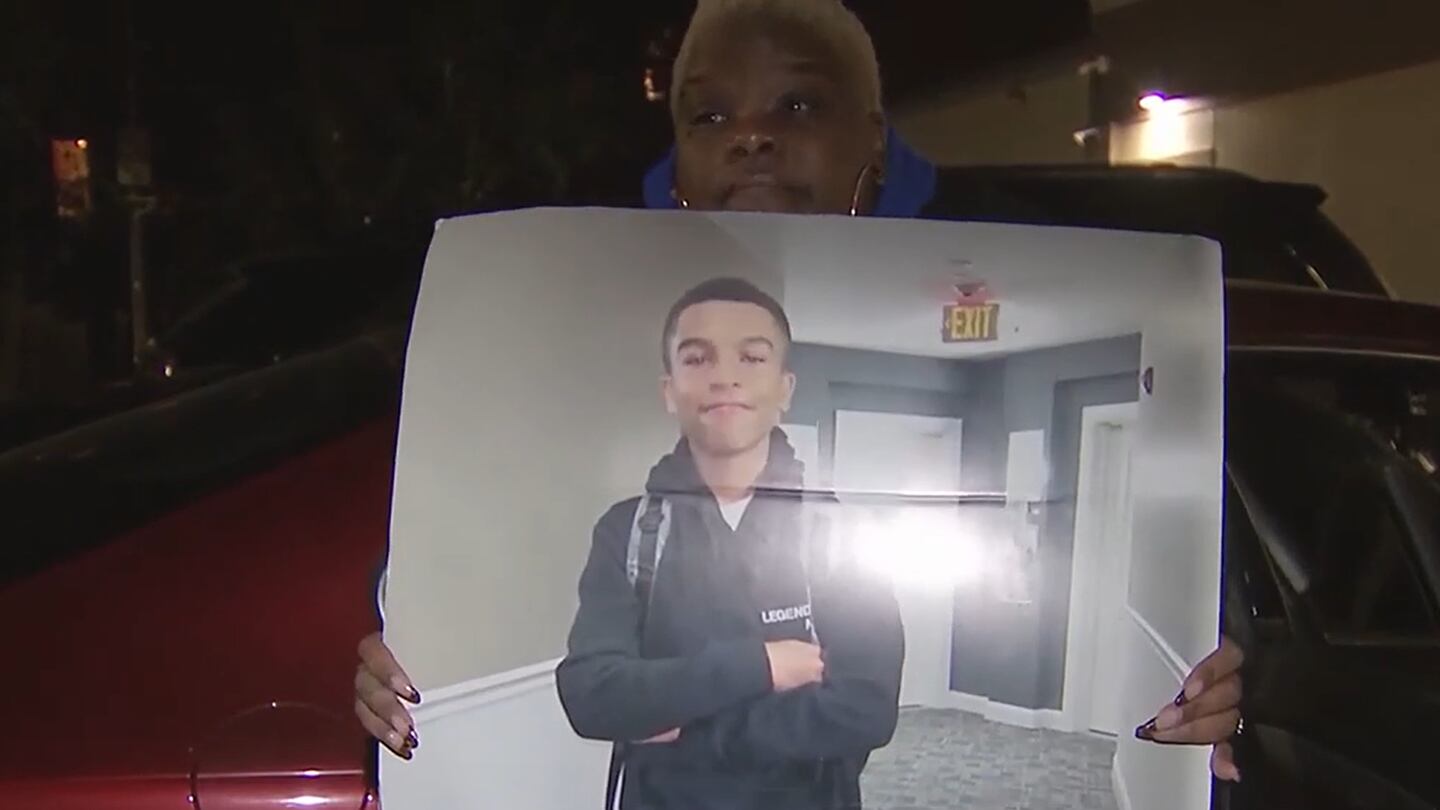13岁致命枪击案受害者的母亲赞扬波士顿的新非法枪支走私法令