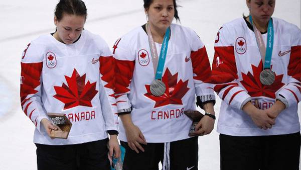 Canadian women's hockey player apologizes for taking off silver medal