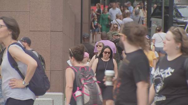 ‘It’s hot...we are melted’: Heat and humidity a surprise to Boston tourists