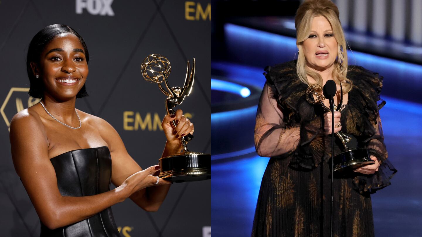 2 Massachusetts natives take home awards at 75th Emmys