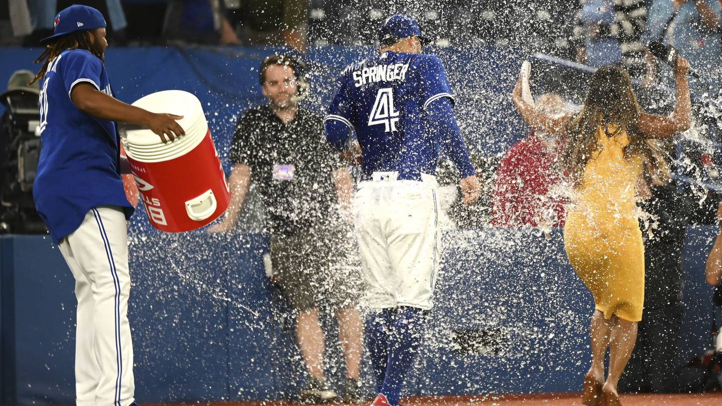 Blue Jays bop Sox 6-1, spoiling night honoring Remy