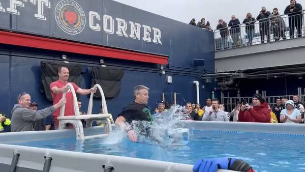‘Freezin for a reason’:Worcester police raise thousands to benefit Special Olympics in polar plunge 