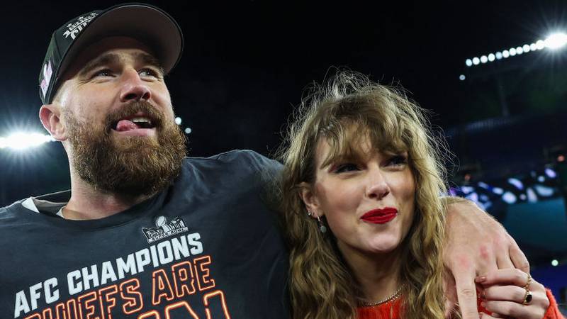 BALTIMORE, MARYLAND - JANUARY 28: Travis Kelce #87 of the Kansas City Chiefs (L) celebrates with Taylor Swift after defeating the Baltimore Ravens in the AFC Championship Game at M&T Bank Stadium on January 28, 2024 in Baltimore, Maryland.  (Photo by Patrick Smith/Getty Images)