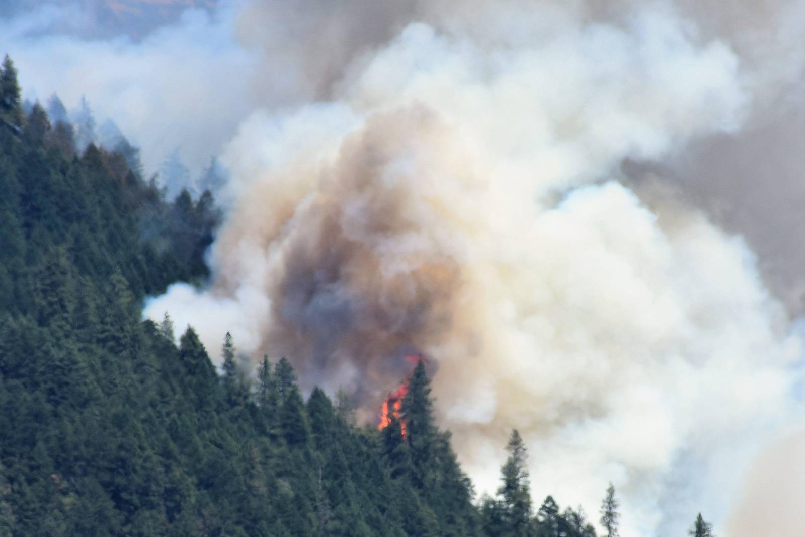 As Southern Oregon Wildfires Grow New Lightning Storms Expected On Sunday Boston 25 News 5214