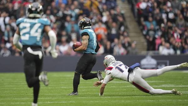 Bigsby scores 2 TDs as Jaguars show fight in 32-16 win over Patriots in London