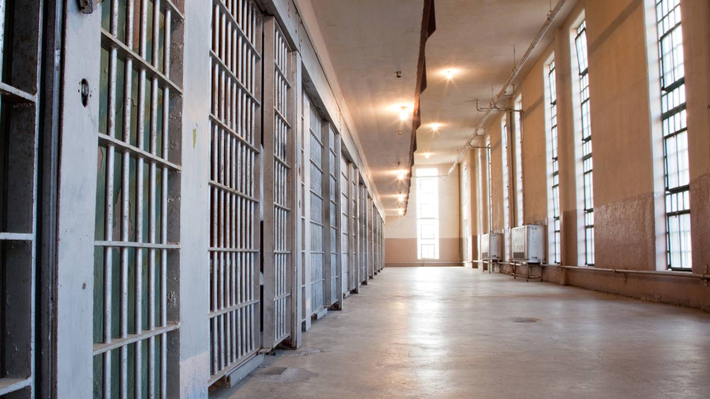 苏福克县监狱一名囚犯与狱友发生激烈冲突后不久身亡，官方表示
