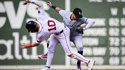 White Sox score 5 runs in the 9th and avoid a series sweep with 7-2 comeback win over the Red Sox