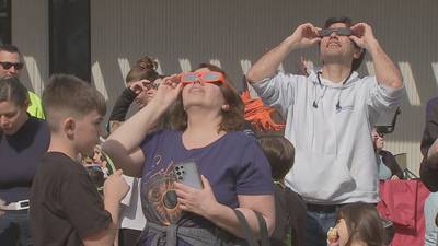 Thousands gather at Worcester’s EcoTarium for solar eclipse