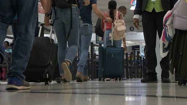 Traveling for Thanksgiving? These are the busiest days to fly during the winter holidays