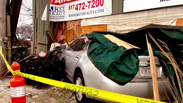 Car crashes into commercial building in Milton