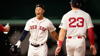 Refsnyder hits game-winning single as Red Sox beat Rangers 5-4 in 10 innings