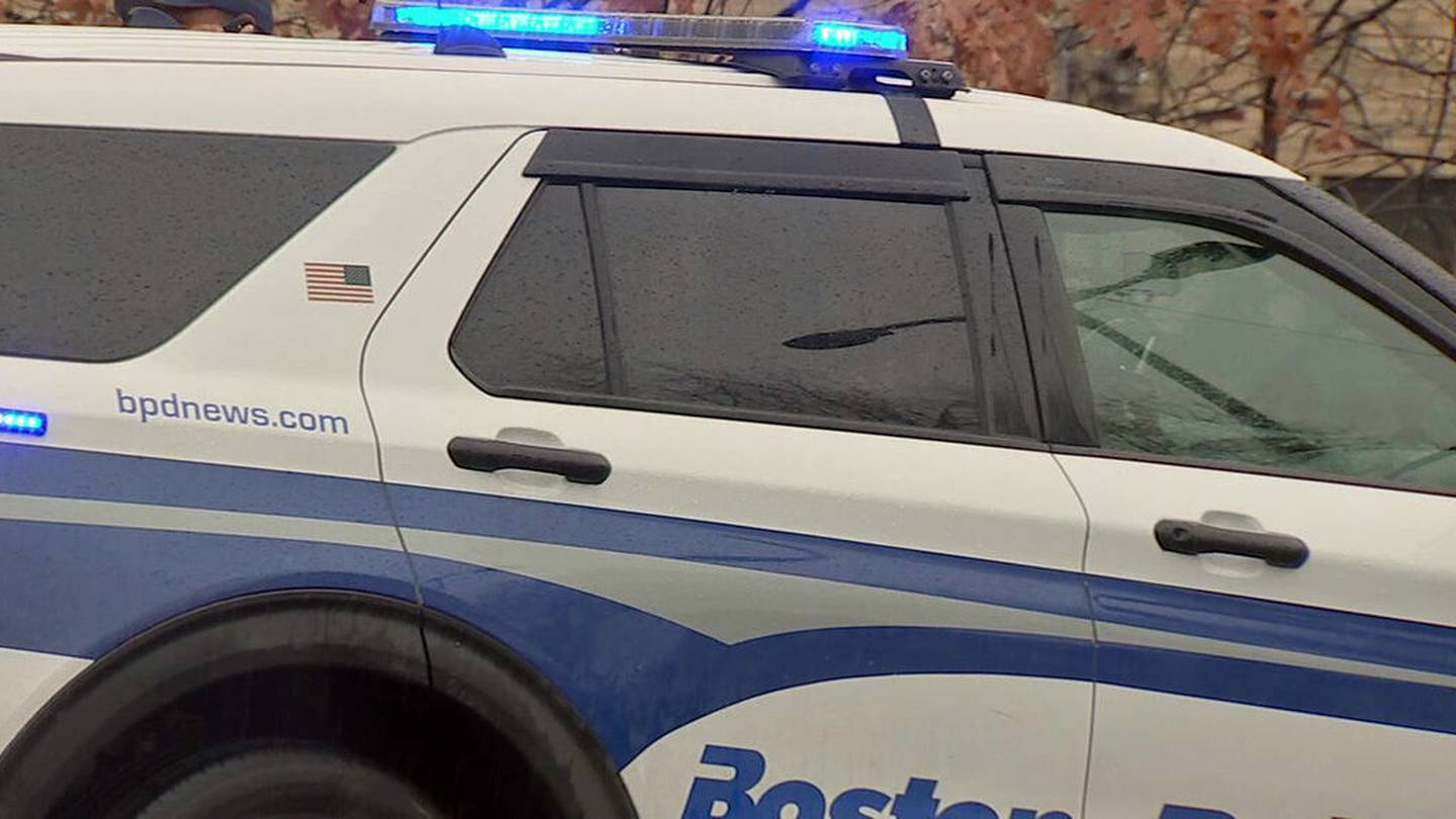 波士顿男子因在元旦日强奸妇女并袭击警察而被监禁