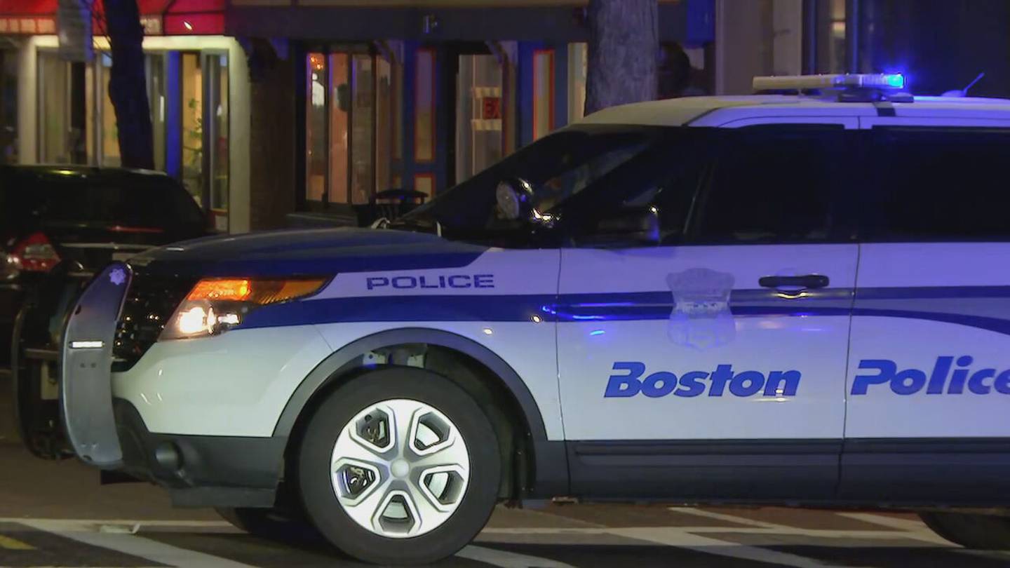 警方表示，在波士顿被车辆撞击的电动车骑手已经去世
