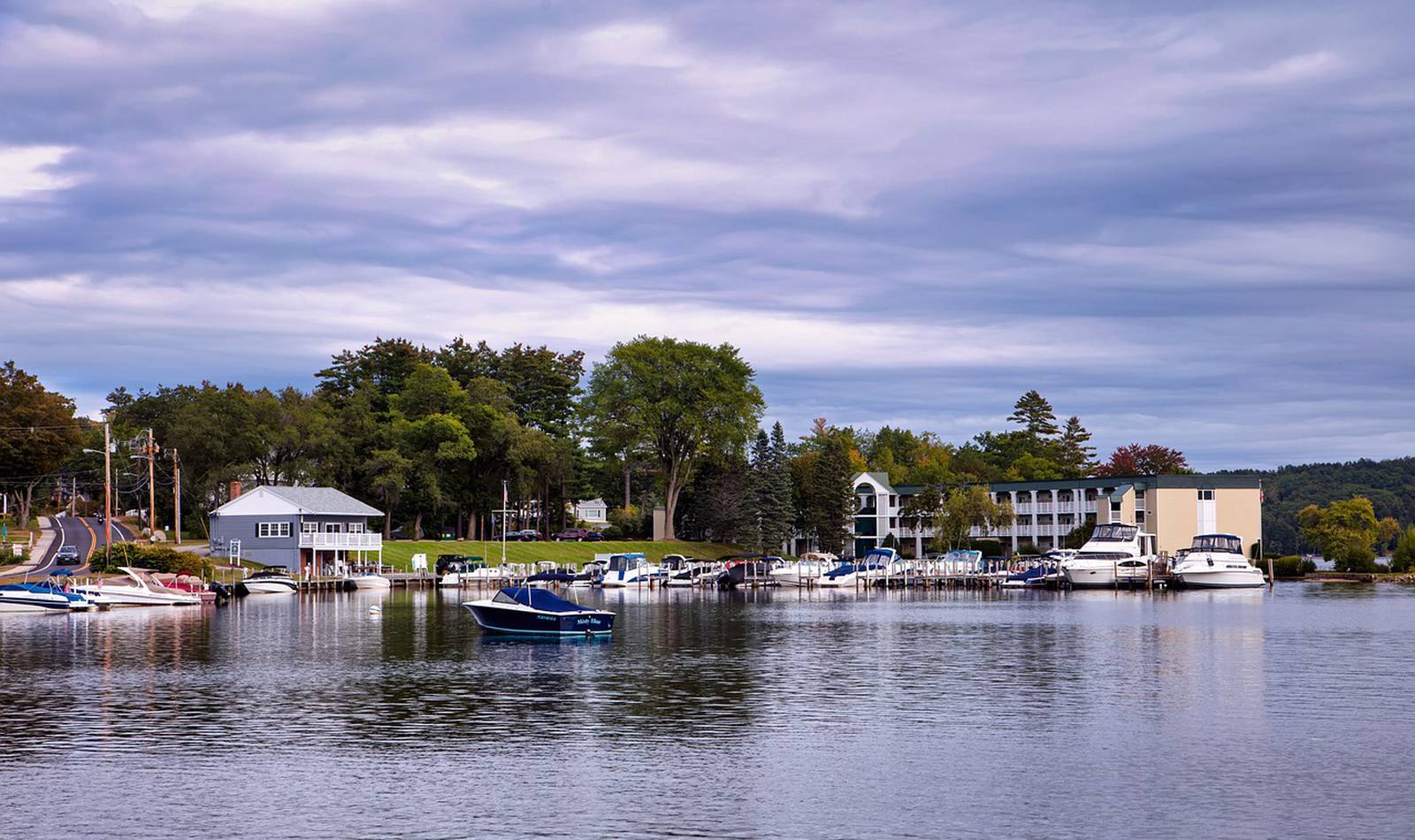 Single-engine plane crashes into Lake Winnipesaukee – Boston 25 News