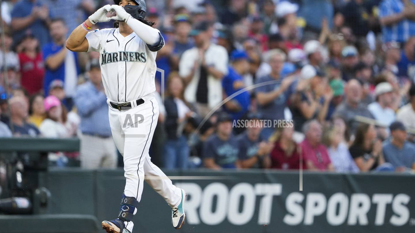 Rodríguez drives in go-ahead run and steals home to lead Mariners