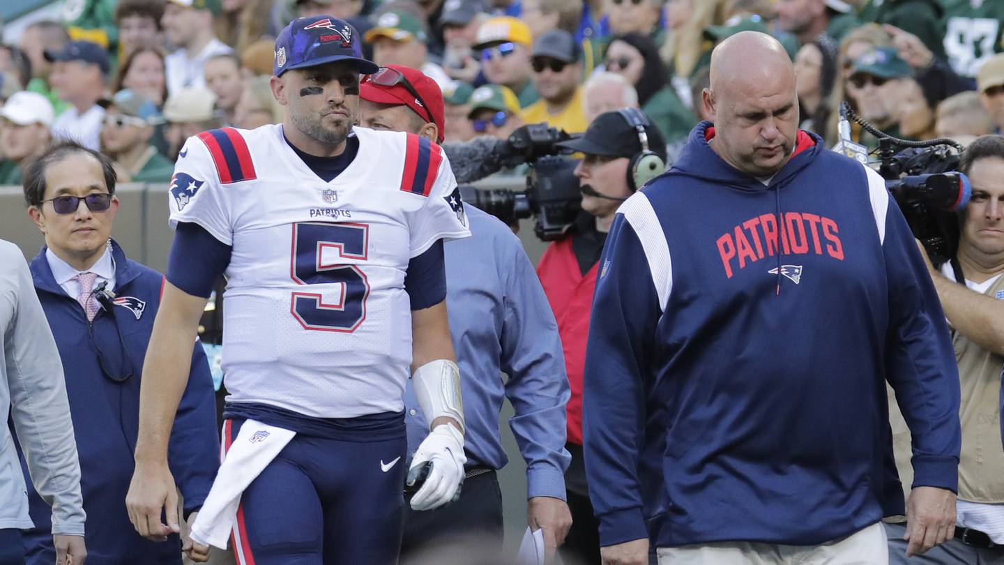 Patriots bring back ex-QB in the wake of Jones, Hoyer injuries