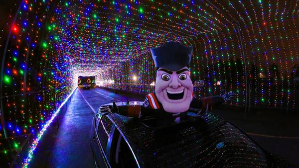 Drive-thru holiday lights experience returning to Gillette Stadium for final time