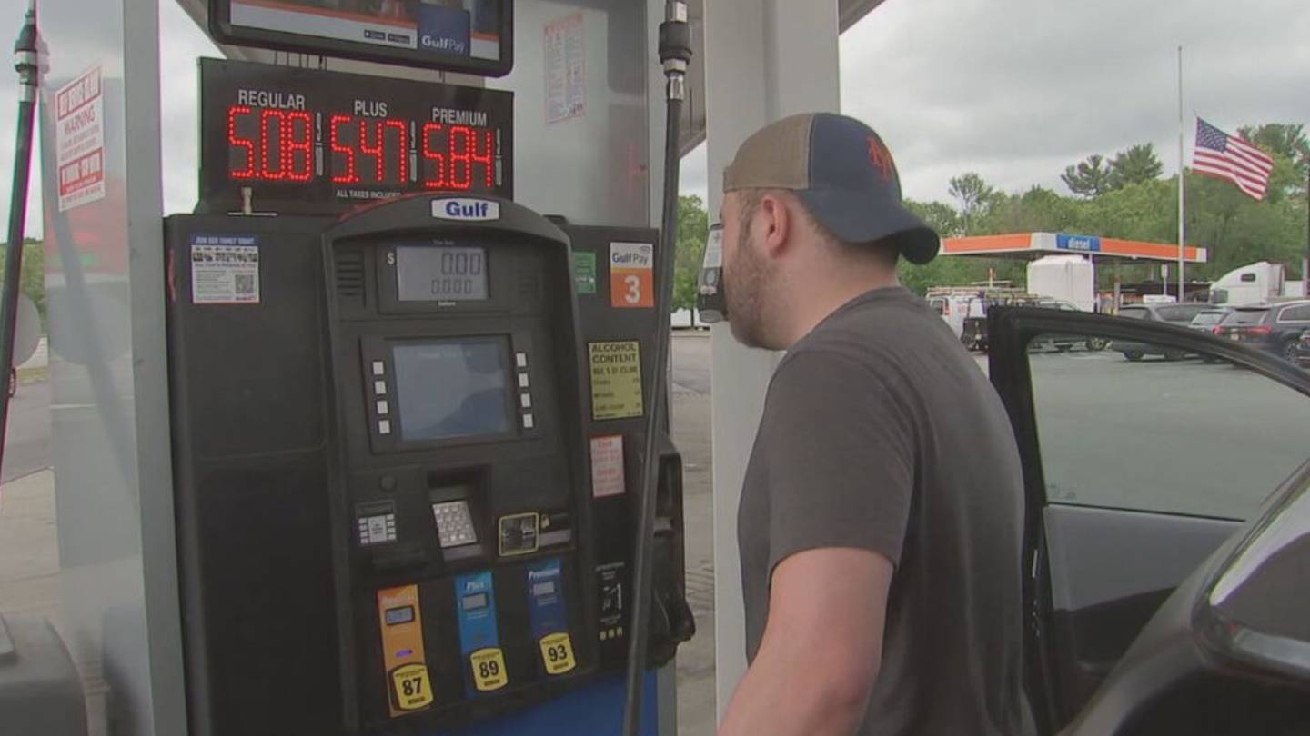 Gas prices in Massachusetts reach new record highs Saturday