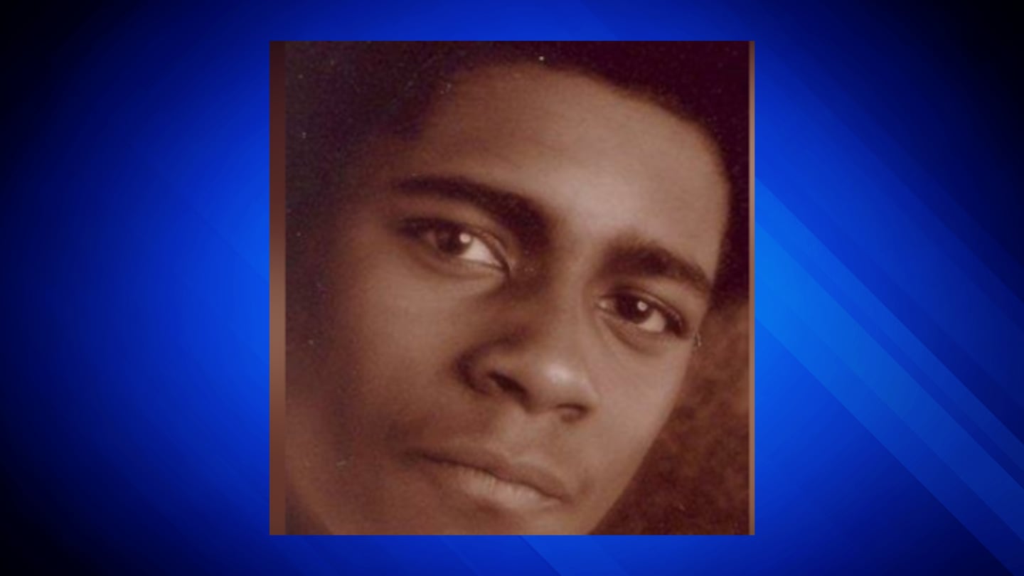 “波士顿青少年德文特·富兰克林被杀案15年后，警方重申寻找凶手的呼吁”
