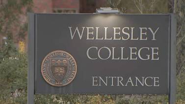 Wellesley College students call for admission of trans men