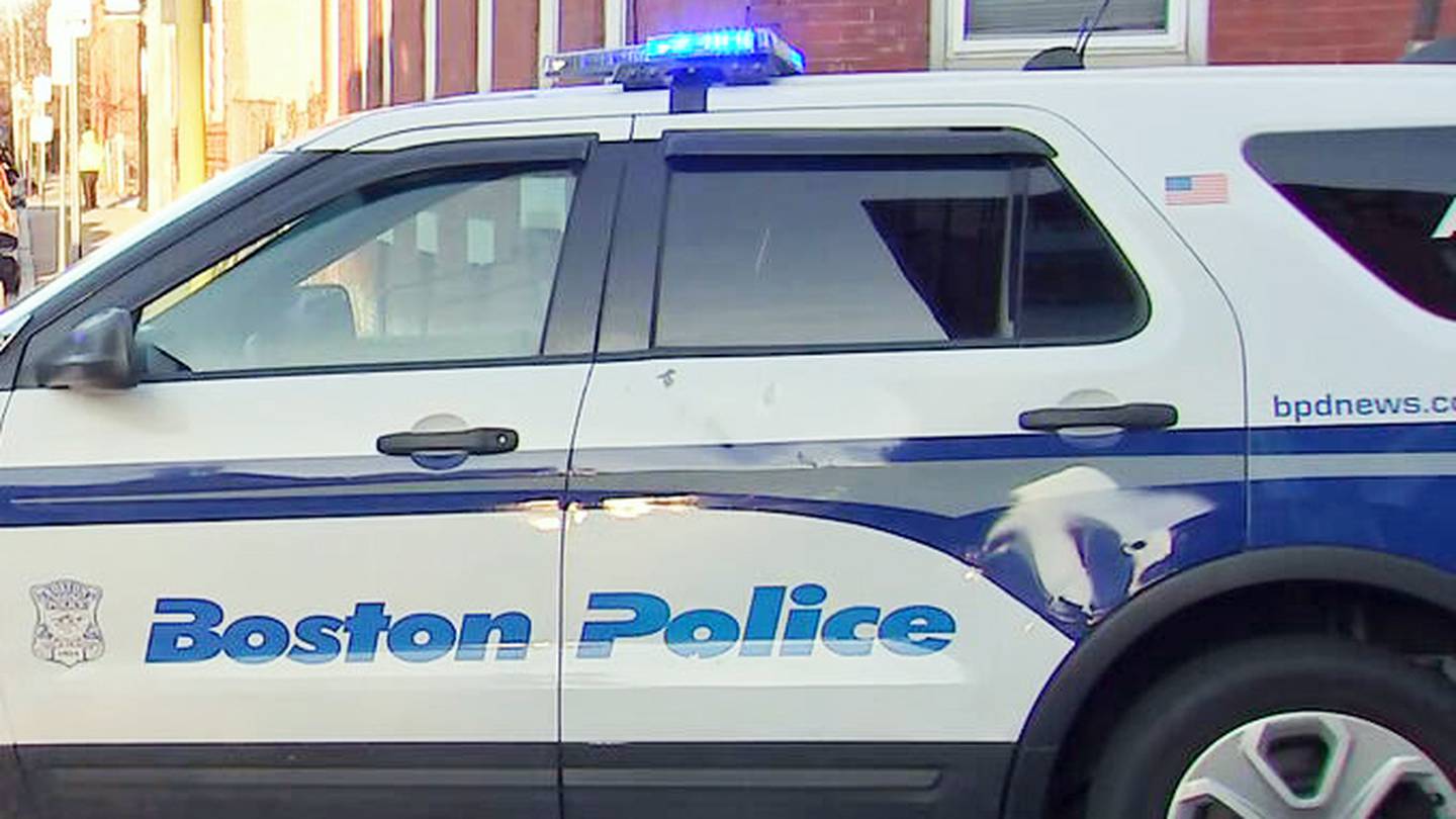 警方表示，波士顿圣诞颂歌演唱者遭到的暴力袭击中有未成年人被逮捕