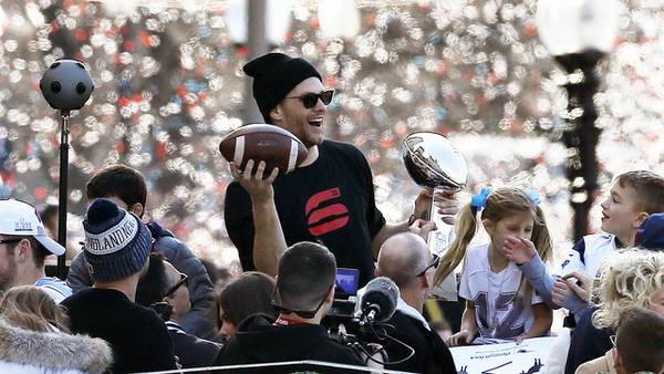Massive crowd cheers Patriots' 6th Super Bowl: 'We want seven!'