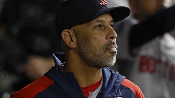 Red Sox, manager Alex Cora agree to 3-year extension