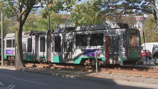 Another pantograph problem on the Green Line prompts delays, shuttle bus services