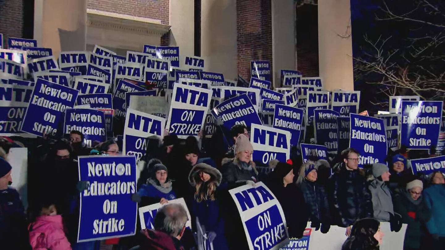 牛顿教师罢工进入第二个周末，教育工作者与市政府未能达成协议