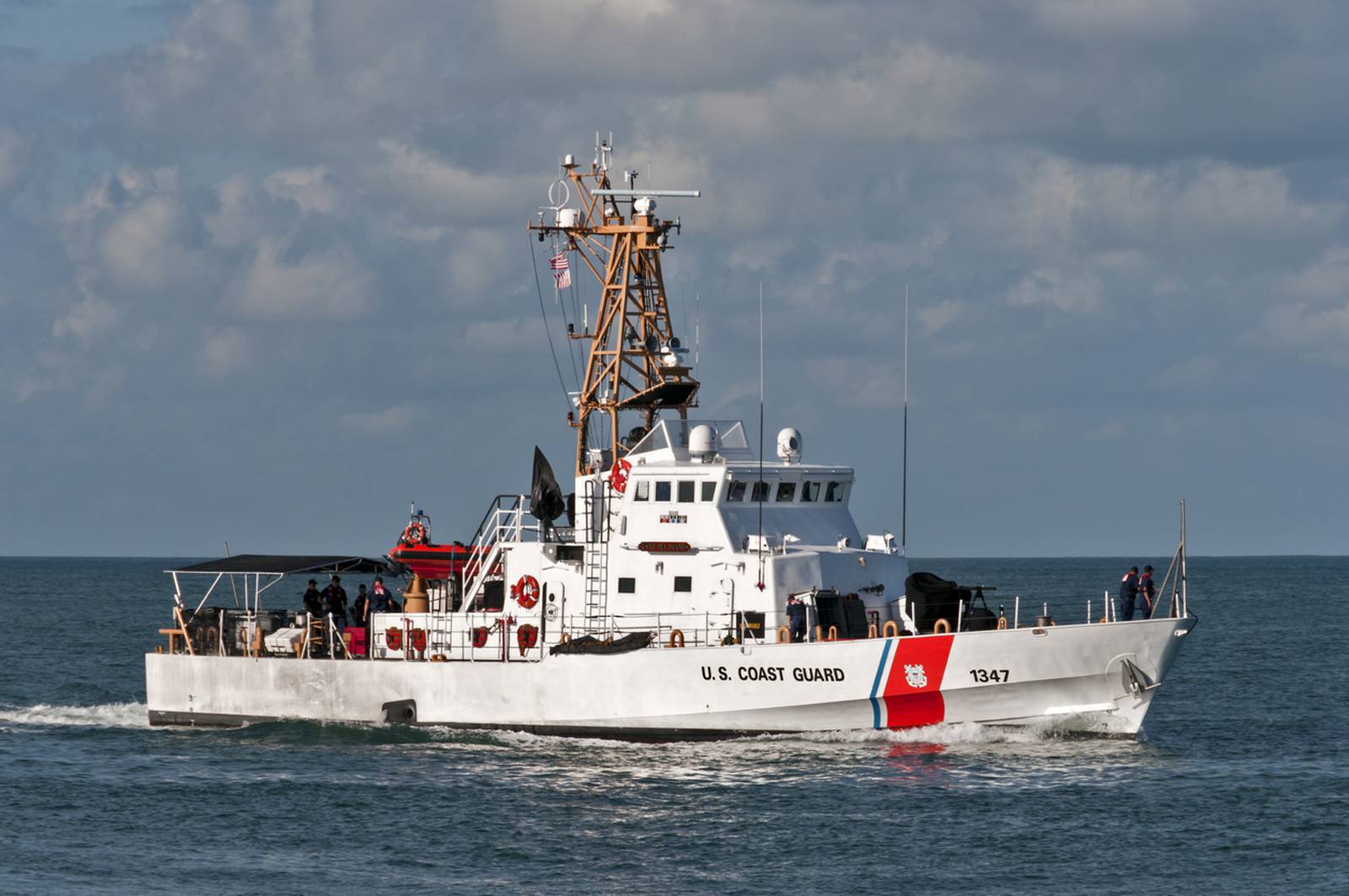 Crews search for man who fell off fishing boat south of Nantucket