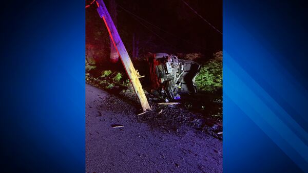Car crashes into pole in Oakham