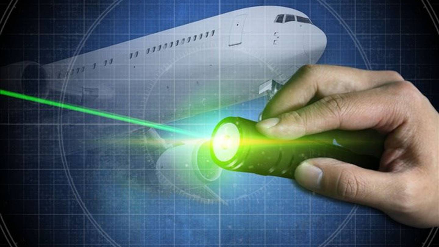美国联邦航空局调查：3家主要航空公司报告称在波士顿附近被绿激光照射
