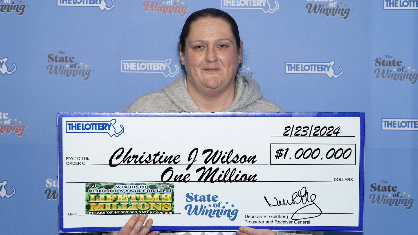 马萨诸塞州女子成为首位在新的50美元刮刮卡上赢得100万美元奖金的人