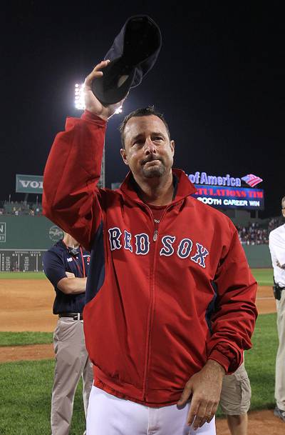 June 10, 1996: Red Sox knuckleballer Tim Wakefield takes one for