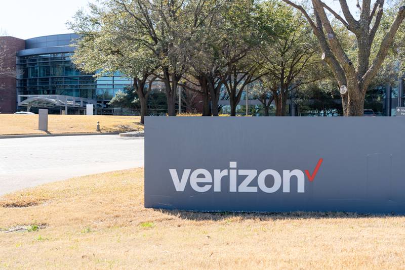 Each customer should expect to see a payment of at least $15, but payments could be as high as $100 depending on how long you were a Verizon customer and how many eligible customers file a settlement claim.
