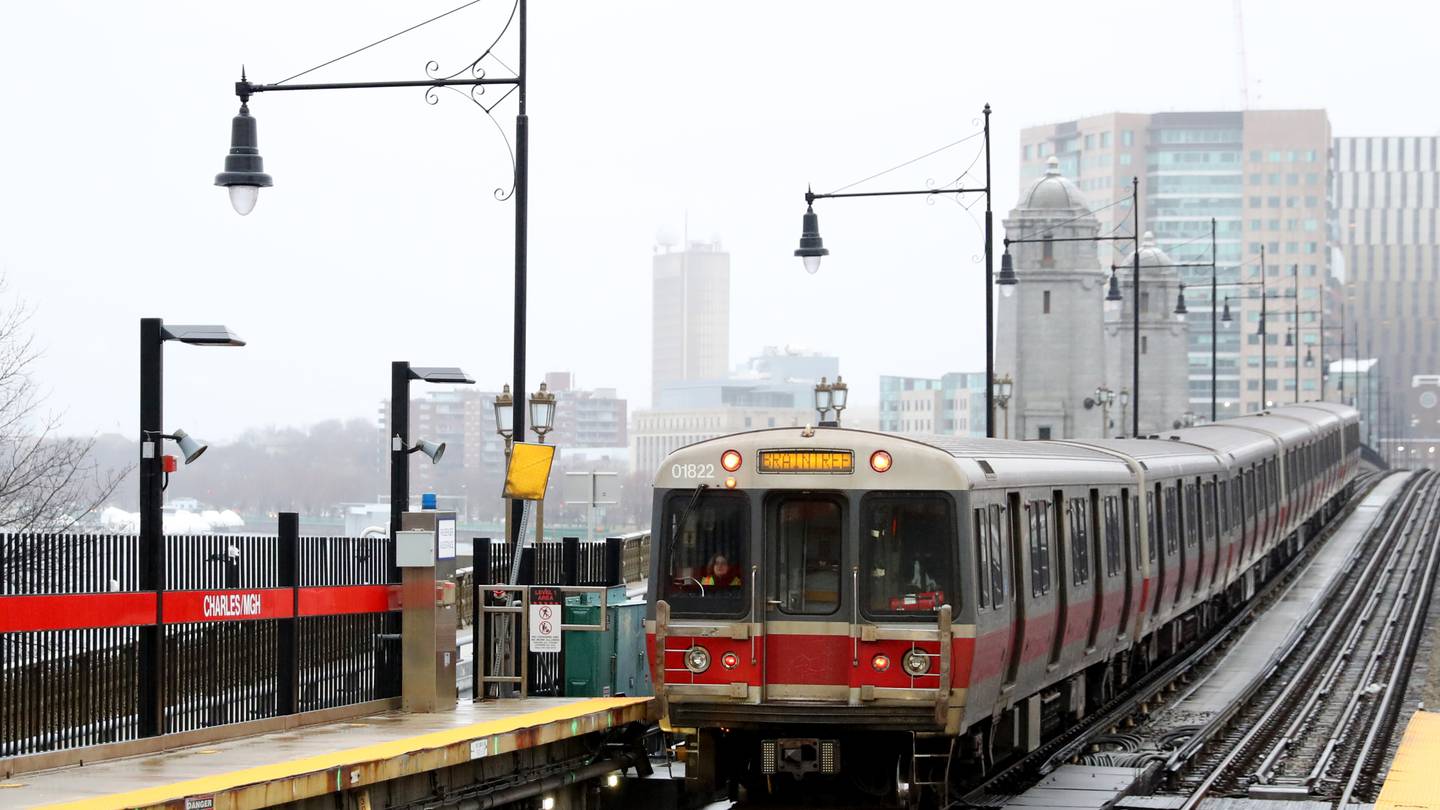 波士顿大众交通局宣布地铁和通勤铁路线路将在11月进行一系列服务调整