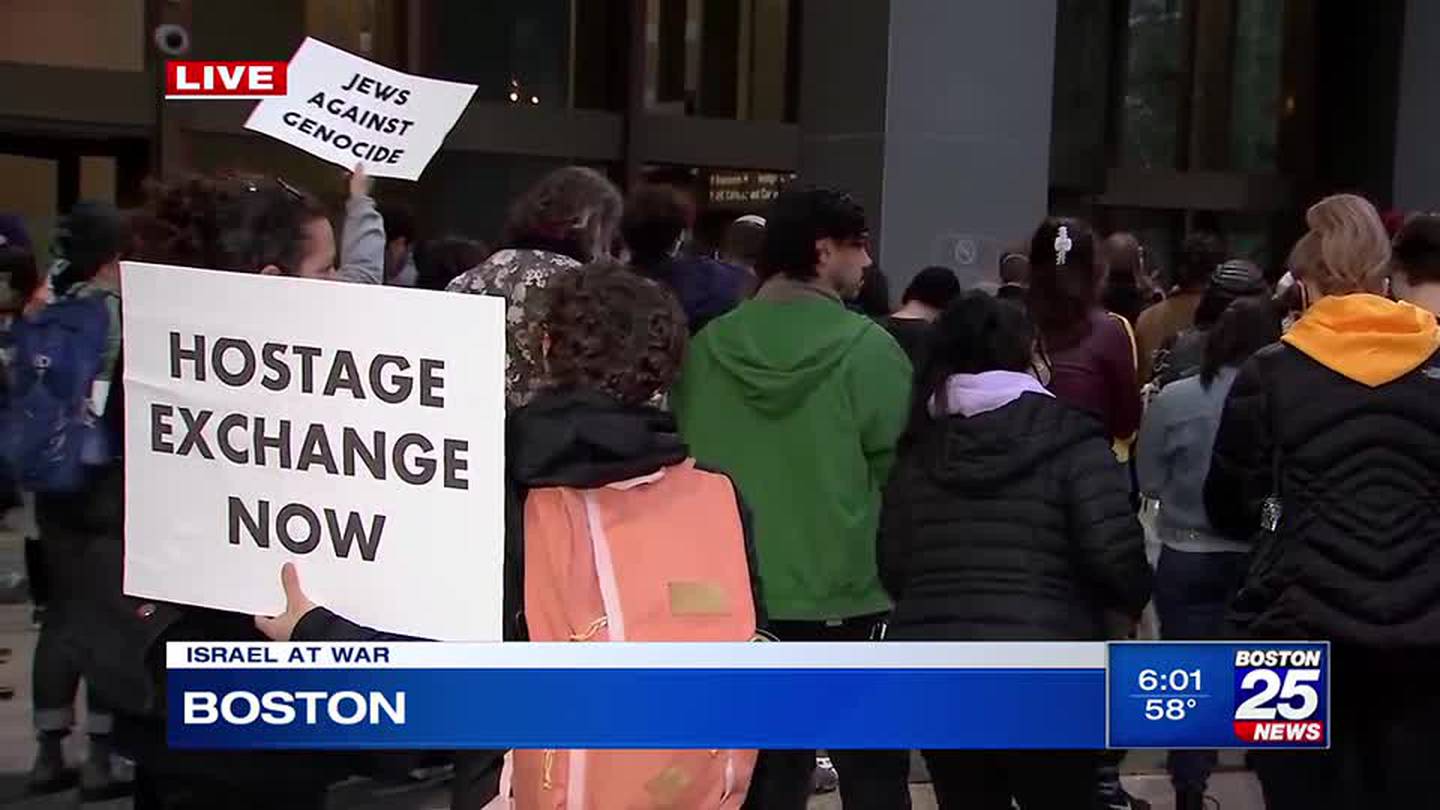 波士顿市政厅广场数百名抗议者呼吁以巴停火