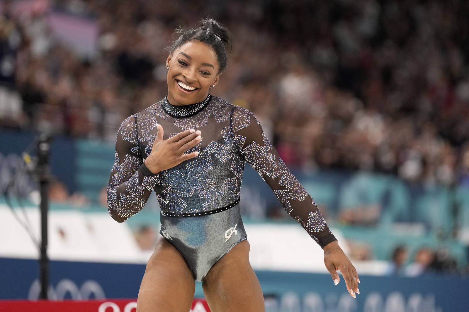 Simone Biles shakes off leg injury to dominate during Olympic