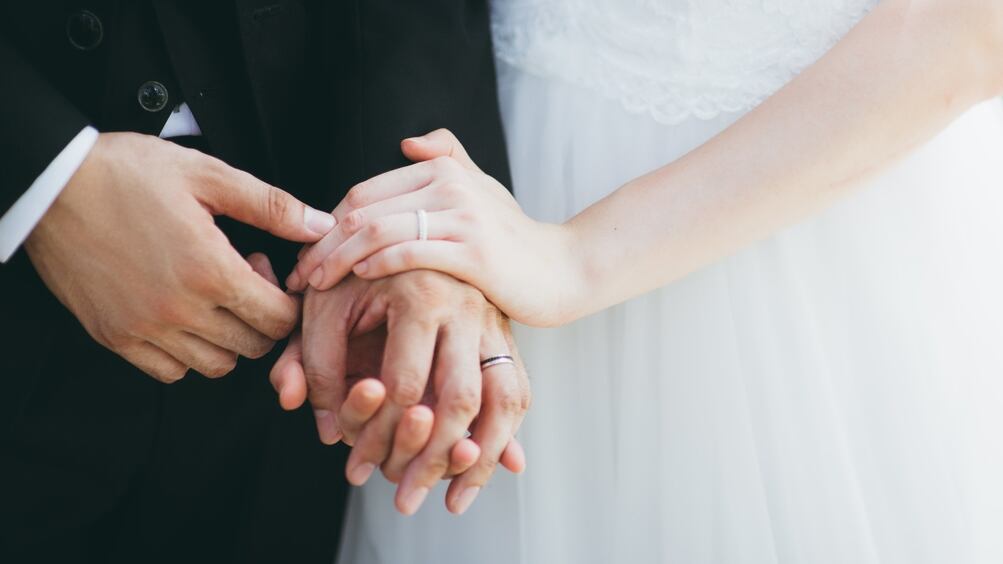 A Thanksgiving race in Manchester, Connecticut this year holds a special meaning for one couple as the two tied the knot moments before the race began.