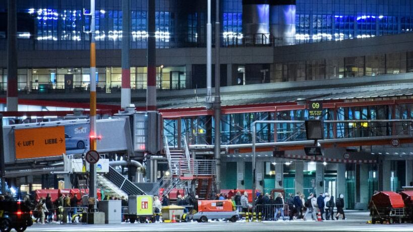 HAMBURG, GERMANY - NOVEMBER 05: Passengers are evacuated from Hamburg Airport on November 5, 2023 in Hamburg, Germany. According to media reports, a man armed with a gun drove a car through a perimeter gate onto the tarmac, where he attempted to set several fires. He reportedly also has two children in the car with him and is now in a standoff with police. All flights from the airport have been cancelled and approaching flights diverted. (Photo by Gregor Fischer/Getty Images)