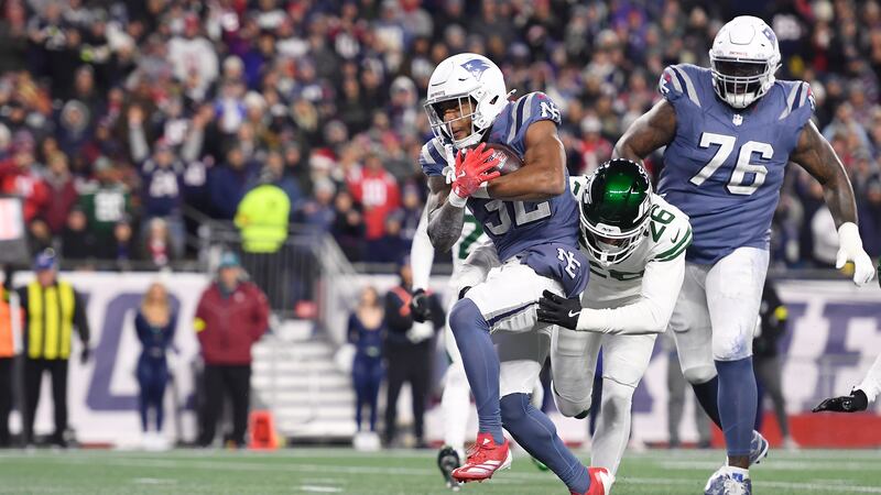 TreVeyon Henderson goes off for three TDs, leads Pats past Jets 27-14