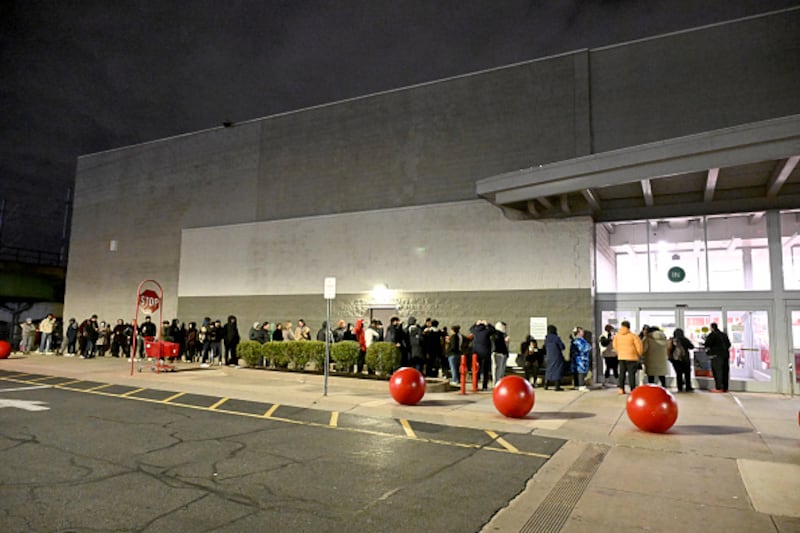 Shoppers line up to score Black Friday deals