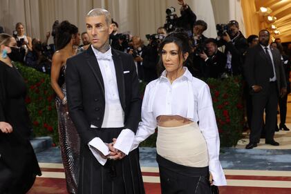 NEW YORK, NEW YORK - MAY 02: (L-R) Travis Barker and Kourtney Kardashian attend The 2022 Met Gala Celebrating "In America: An Anthology of Fashion" at The Metropolitan Museum of Art on May 02, 2022 in New York City. (Photo by Mike Coppola/Getty Images)