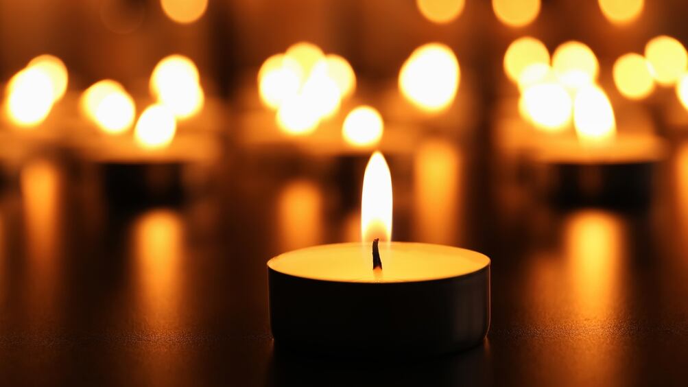 Dixie Chicks’ founding member, Laura Lynch, died in a car crash Friday night in Hudspeth County, Texas.