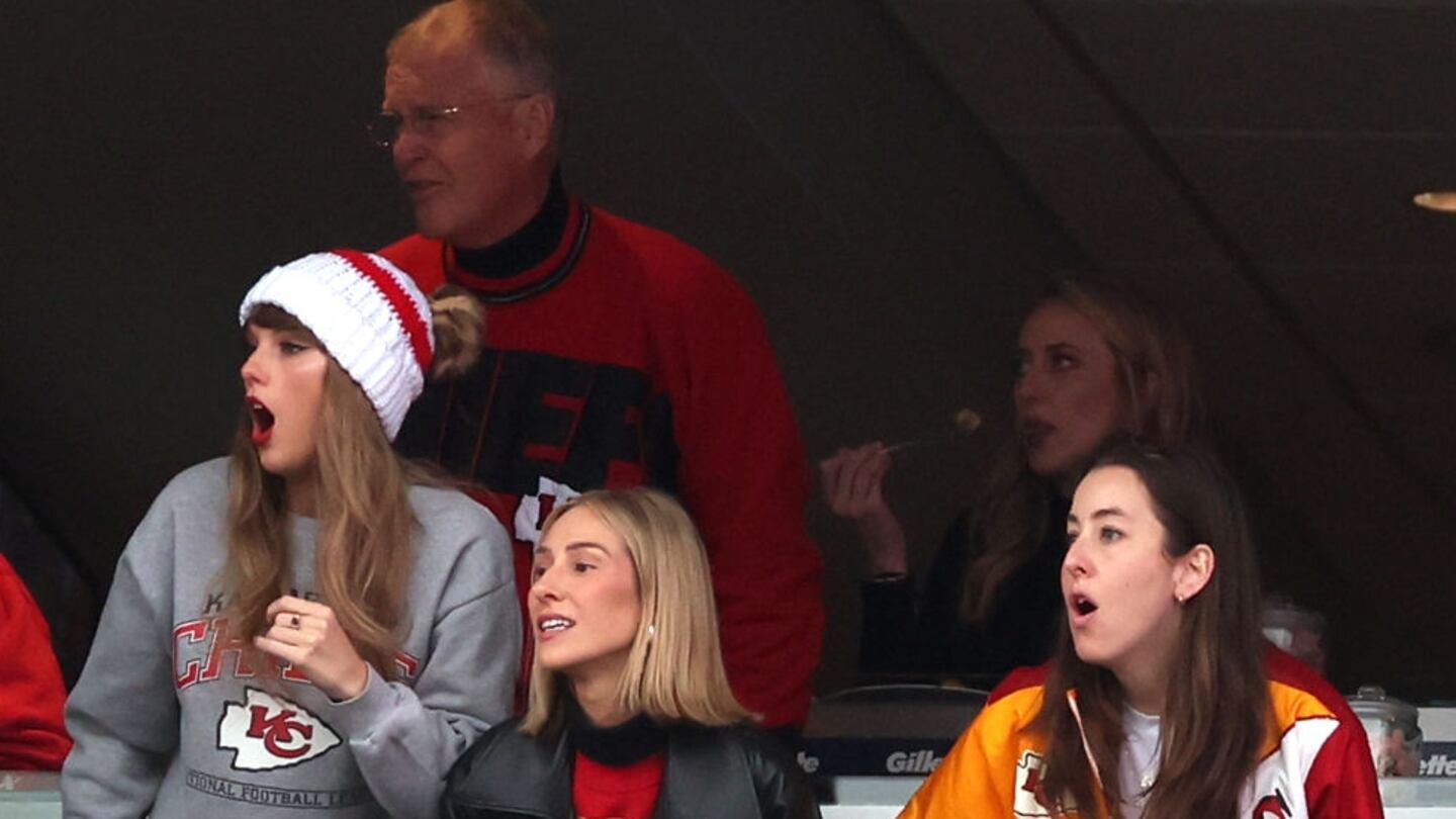 FOXBOROUGH, MASSACHUSETTS - DECEMBER 17: Taylor Swift, Scott Kingsley Swift, Ashley Avignone, Brittany Mahomes, and Alan Haim cheer while watching the Kansas City Chiefs play the New England Patriots at Gillette Stadium on December 17, 2023 in Foxborough, Massachusetts. (Photo by Maddie Meyer/Getty Images)